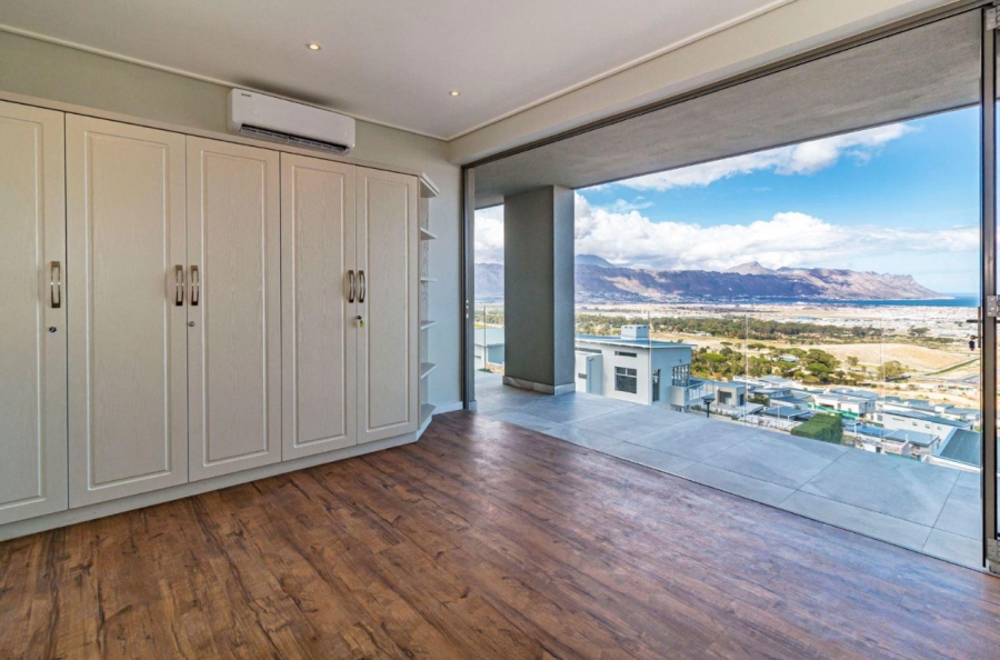 7 Bedroom Property for Sale in Fairhaven Country Estate Western Cape